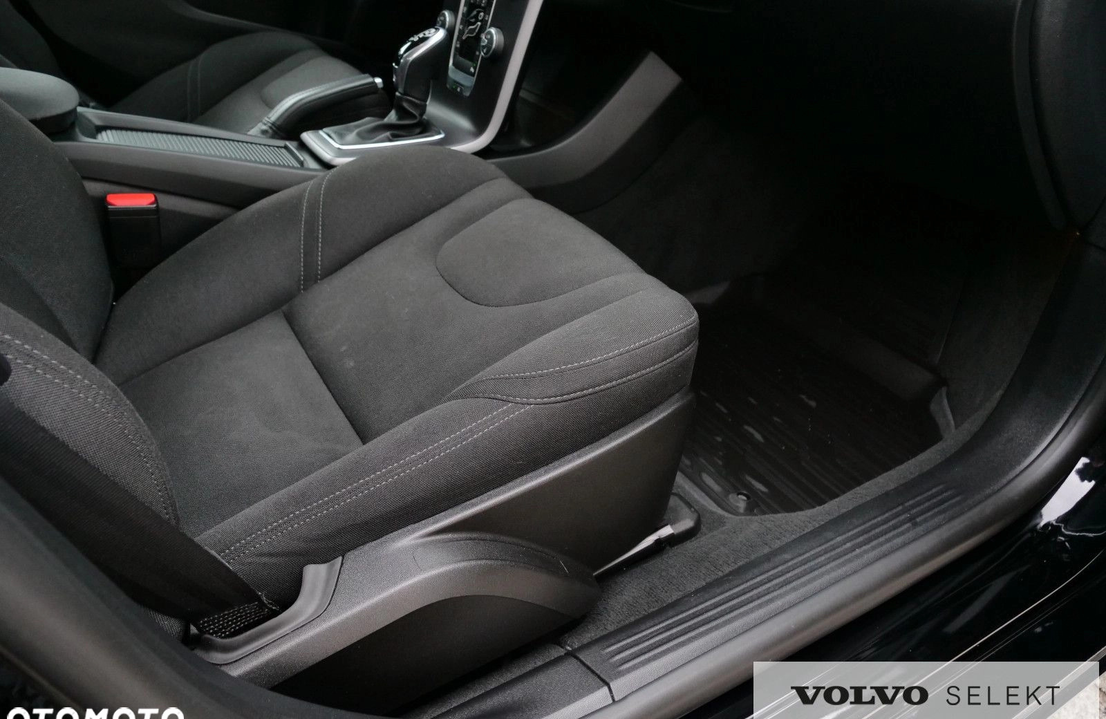 Volvo V40 cena 79900 przebieg: 63687, rok produkcji 2019 z Dukla małe 631